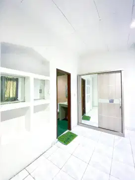 Rumah Kost Grogol, 3 lantai, 31 kamar, bisa KPR