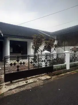 Dijual rumah hitung tanah di komplek Antapani