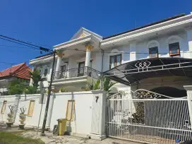 DIJUAL RUMAH DI PUSAT RENON STYLE EROPA KLASIK WITH POOL