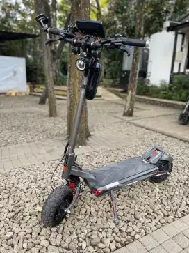 Skuter Listrik / E-Scooters - Redwheels Raptor+
