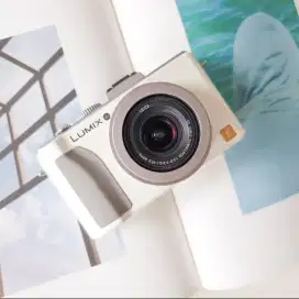 Lumix LX5 White Digital Camera
