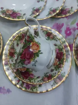 Tea set TRIO ROYAL ALBERT