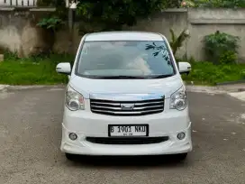 Toyota Nav-1 V AT 2013 DP 15JT!!