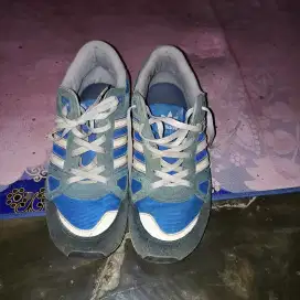 Sepatu tigastrip zx750