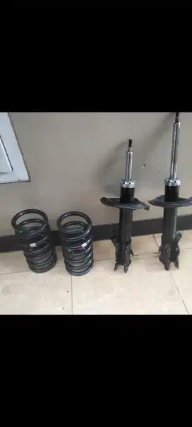 Mau jual sok bleker depan Sama per keong belakang mobil Nissan Serena.