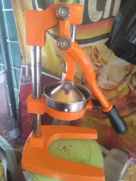 Alat jeruk peras .bahan besi
