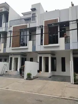 Rumah mewah 2 lantai di belakang gudang g Cempaka putih jakarta pusat