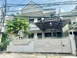 Dijual Rumah tingkat 2 Kayu putih