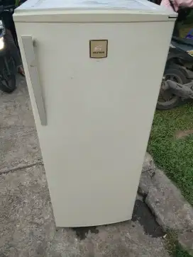 Kulkas Polytron 1 pintu normal