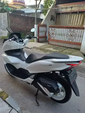 Bismillah.
Dijual Motor Honda PCX 160 ABS Tahun 2021 Warna Putih.