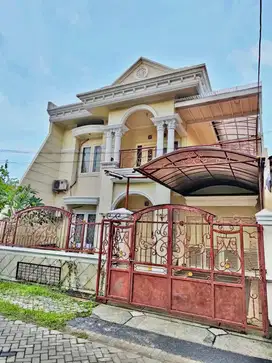 DIJUAL DISEWAKAN RUMAH TENGGILIS UTARA 2 LANTAI FURNISH DEKAT UBAYA