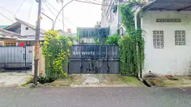 Dijual Rumah 2 Lantai di Jl Mampang Prapatan IV