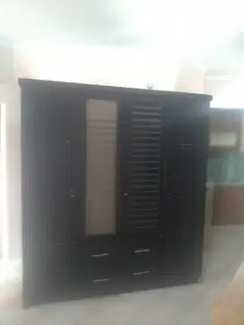 Lemari 4 pintu mulus siap di pakai ya