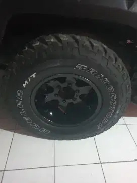 Velg dan ban bridgestone mt 31/10.5 R15