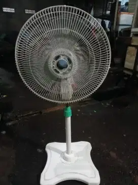 Kipas angin cosmos 16 inci