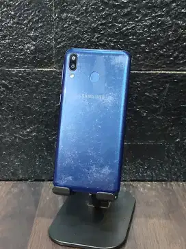 Samsung Galaxy M20 Ram 3/32 Batangan Minus Lecet Pemakaian.