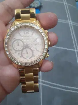 Jam tangan Guess ori . Wanita