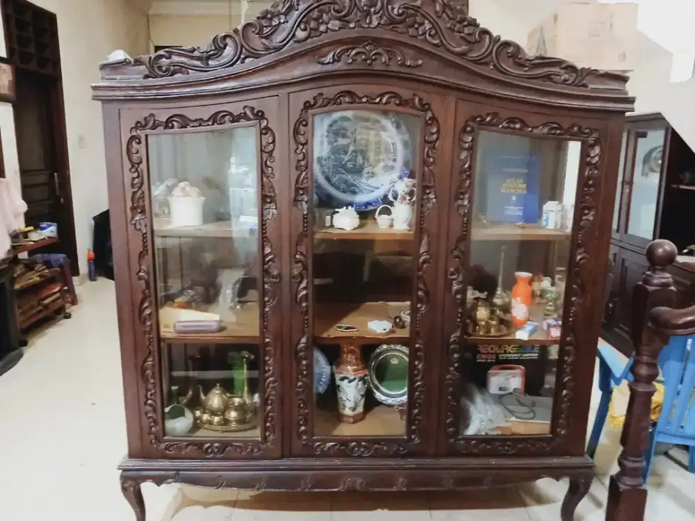 Lemari hias jepara antik