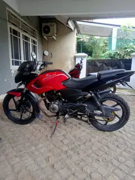 Bajaj Pulsar 135 LS Tahun 2010 Ss lengkap Pajak hidup Plat panjang.