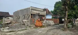 Rumah siap huni di Utara kampus STIKES Respati