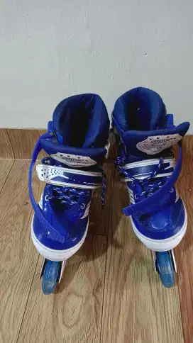 Jual sepatu roda anak (bekas) warna biru 22cm