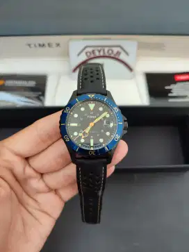 Timex Navi XL TW2V41400 Black Dial Black Leather Strap