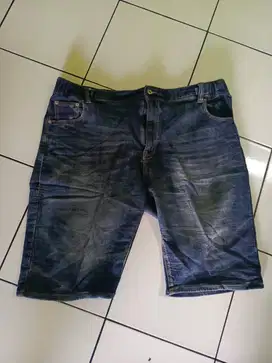 Celana Jeans Pendek BigSize Bahan Stretch Nyaman Dipakai Dijual Murah