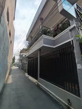 Rumah Seken 2 Lantai Dekat Kebun Binatang Ragunan Jakarta Selatan