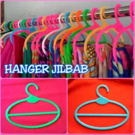 Hanger oval untuk display hijab