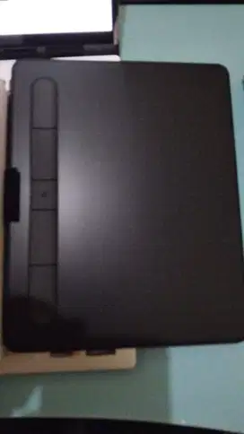Jual Wacom Intuos masih mulus banget. Ndak pernah dipakai