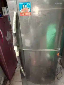 Kulkas 2 pintu marek sharp normal bagus