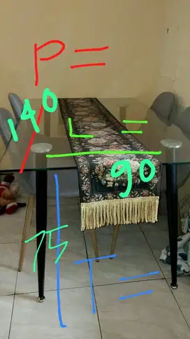 Meja makan informa