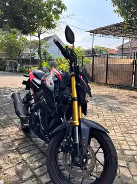Yamaha Xabre TH 2016, Plat W