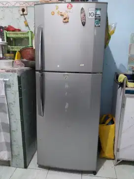 Kulkas LG 2 pintu No frost