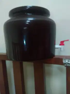 Guci keramik warna coklat
