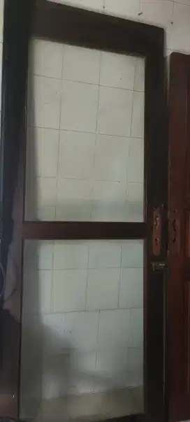 Pintu kayu kaca copotan rumah