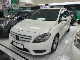 B200 2012 matic putih favorit   bs bantu krdt