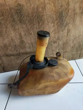 Tanki oli samping Suzuki RGR