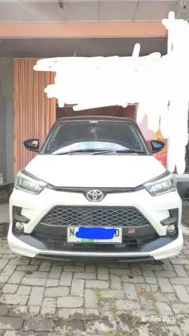 Raize gr 2022 putih