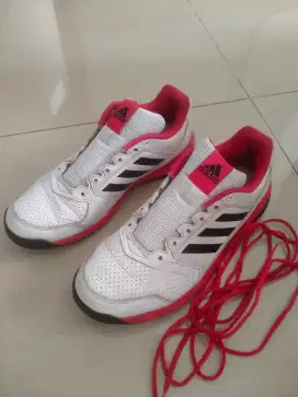 Dijual sepatu adidas