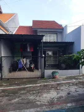 Di kontrakan rumah mungil cocok penganten baru