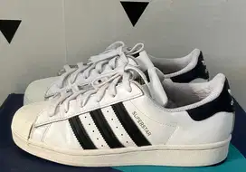 Sepatu adidas superstar