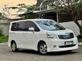 Toyota Nav1 V AT 2013 Putih