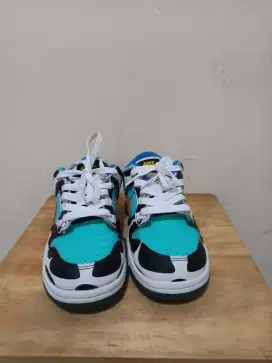 Sepatu nike motif