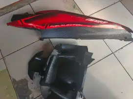 Sayap body sebelah kiri dan karet bagasi motor yamaha Jupiter mx new