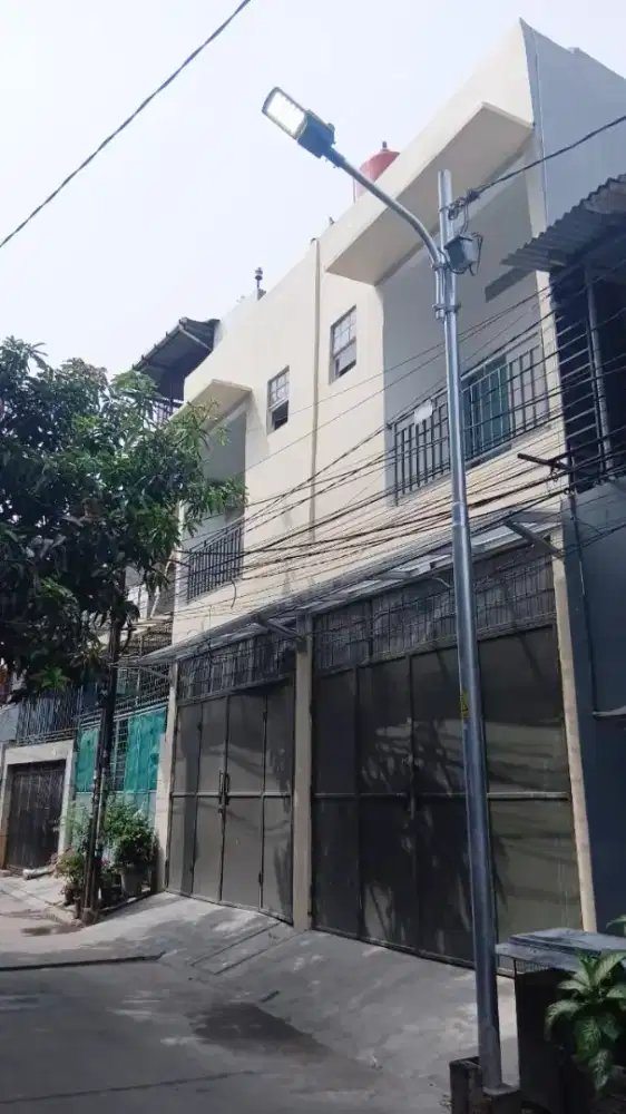 Dijual Rumah jelambar 2 lantai pinggir jalan duta mas