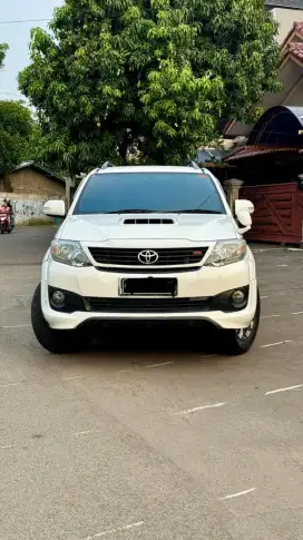 Toyota Fortuner 2.5 G VNT TRD Diesel Matic Tahun  2014 Putih Met