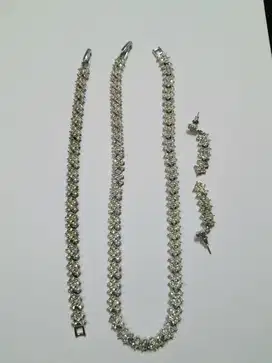 1 Set Kalung Berlian