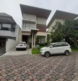 Mewah! Rumah Ijen Nirwana Dekat Mall MOG Pusat Kota Malang