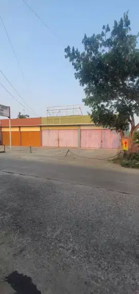 Dijual rumah SHM 1700 M² +KOMTRALAN 14 PINTU